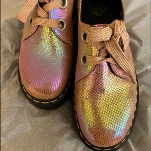 Dr. Martens Holly Pink Iridescent Textured Platform Shoe 25236650